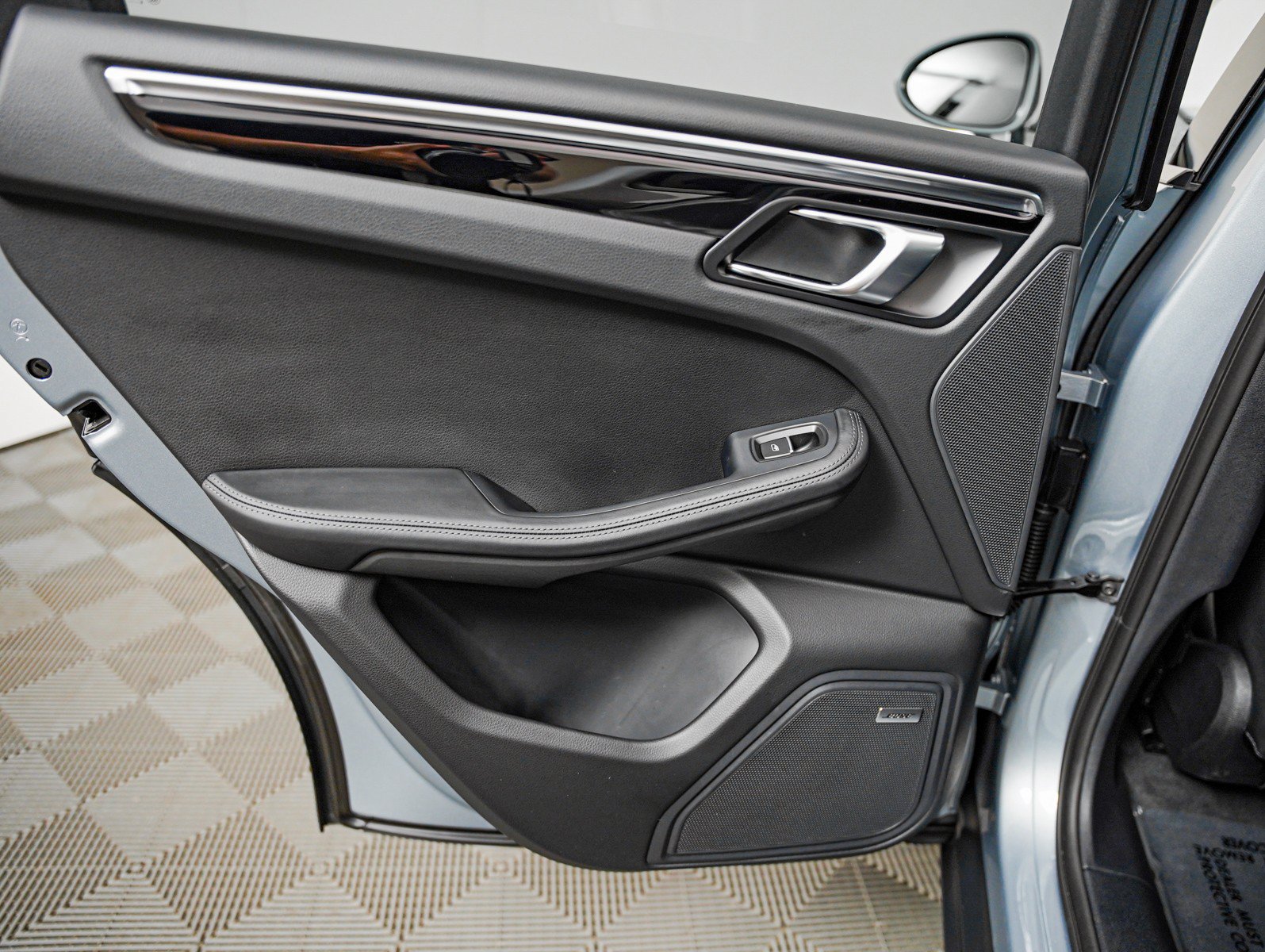Certified 2026 Porsche Macan AWD/4WD image 27