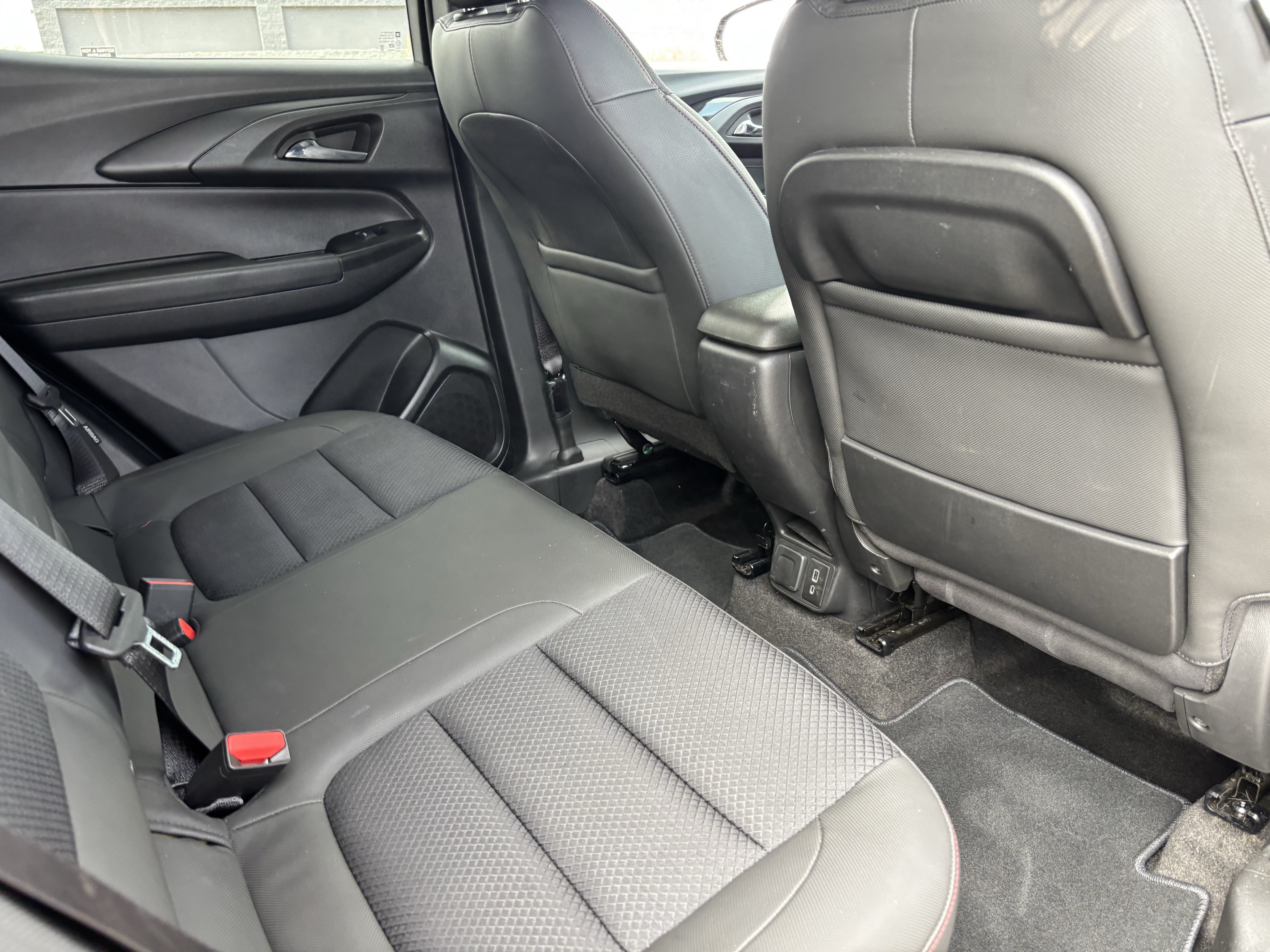 Used 2022 Chevrolet TrailBlazer RS w/ Technology Package FWD image 12