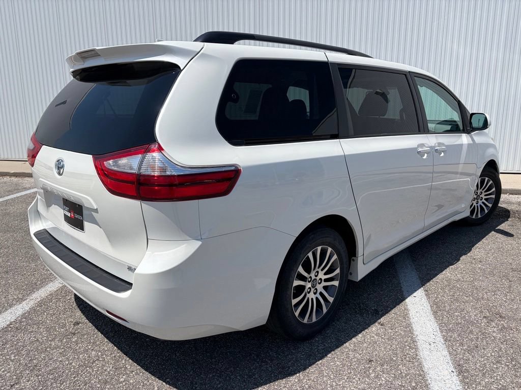 Used 2018 Toyota Sienna XLE w/ Carpet Mat Package FWD image 7
