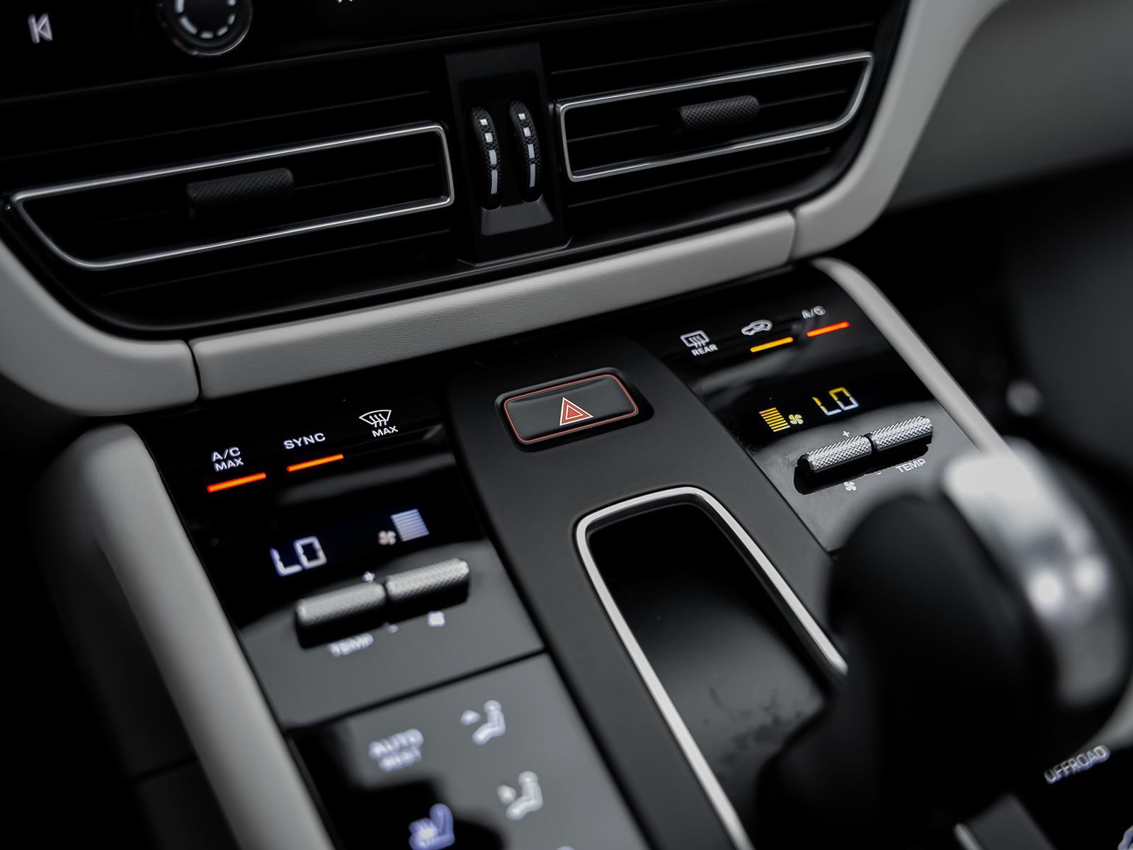 Used 2025 Porsche Macan AWD/4WD image 49