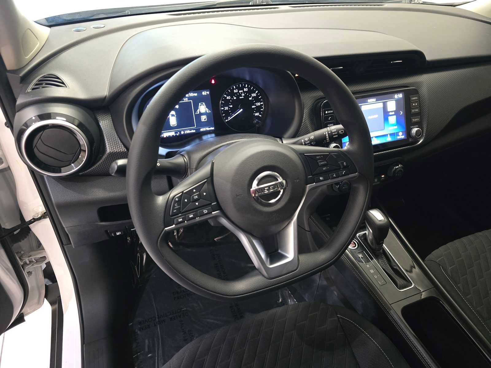Used 2021 Nissan Kicks SV w/ Exterior Package FWD image 2