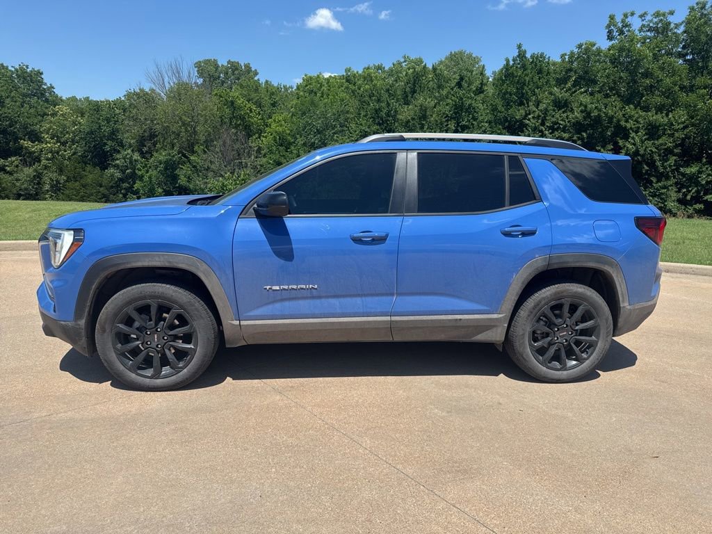 Used 2025 GMC Terrain Elevation w/ Elevation Premium Package AWD/4WD image 2