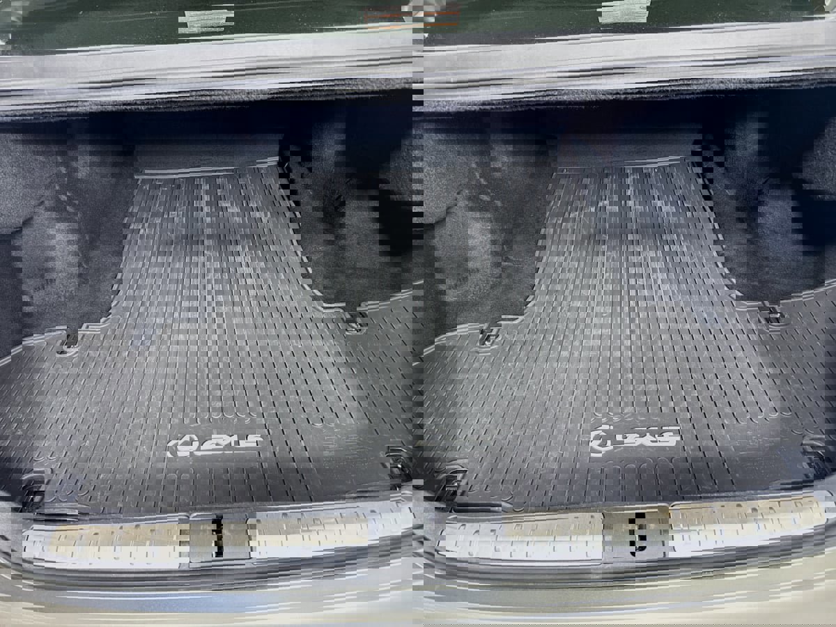 Used 2024 Lexus LS 500 w/ Interior Upgrade Package image 33