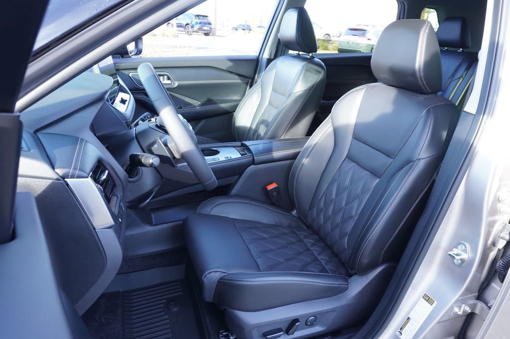 Certified 2025 Nissan Rogue Platinum image 14