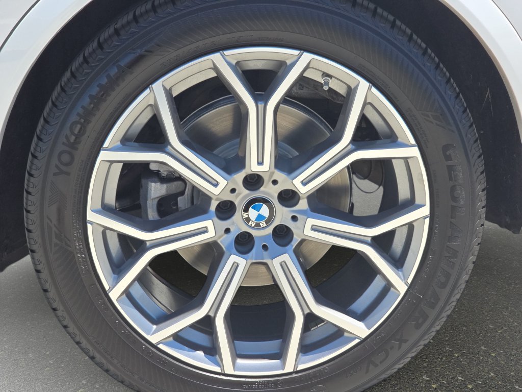 Used 2024 BMW X7 xDrive40i w/ Premium Package AWD/4WD image 39