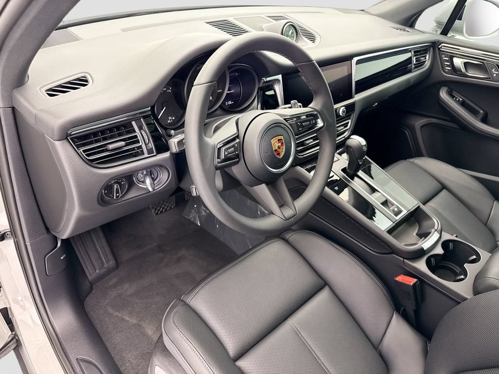 Used 2026 Porsche Macan AWD/4WD image 4