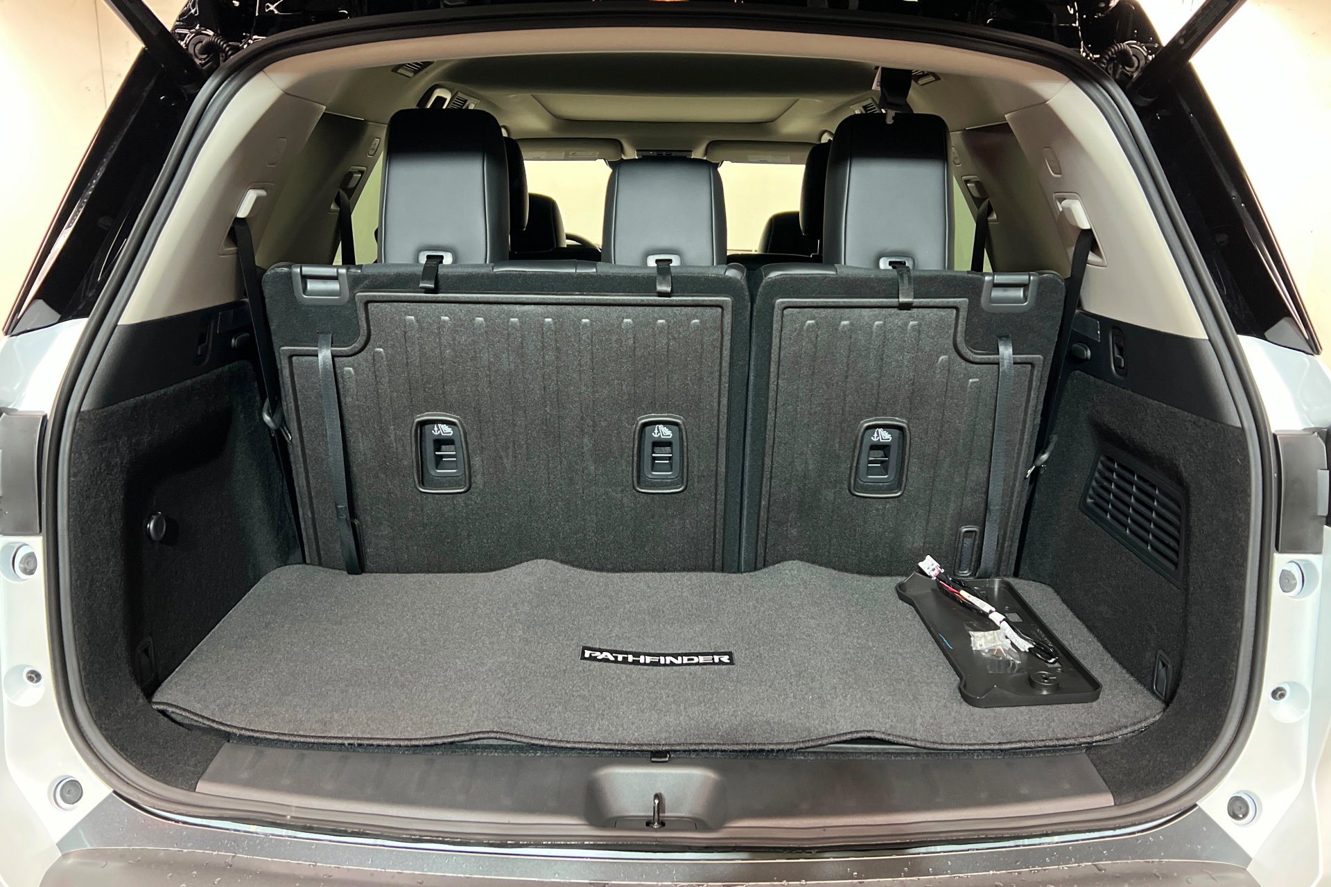 New 2026 Nissan Pathfinder Platinum image 23