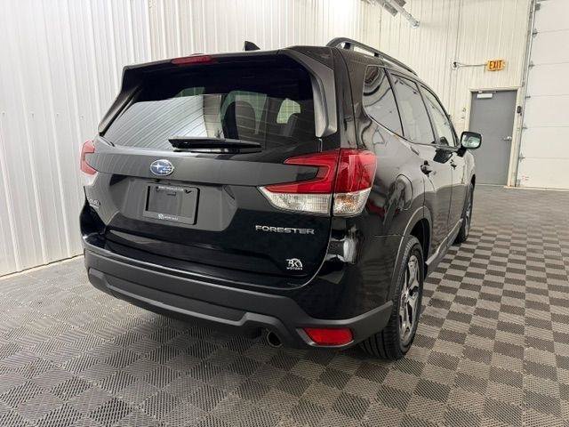 Used 2023 Subaru Forester Premium AWD/4WD image 5
