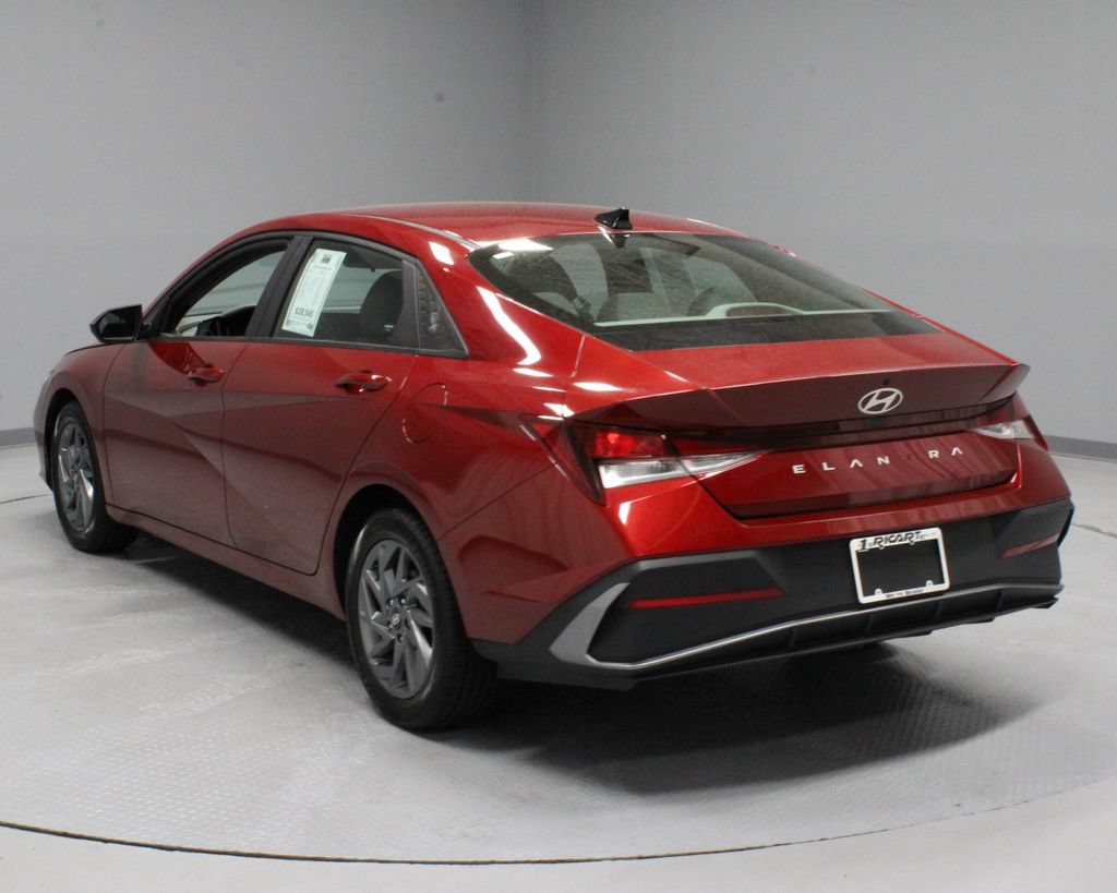 Used 2024 Hyundai Elantra SEL FWD image 9