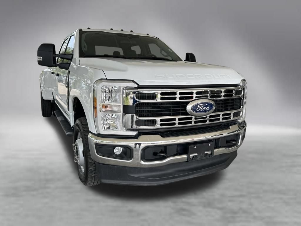 Used 2025 Ford F350 XLT w/ FX4 Off-Road Package AWD/4WD image 2