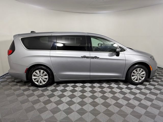 Used 2018 Chrysler Pacifica L FWD image 7