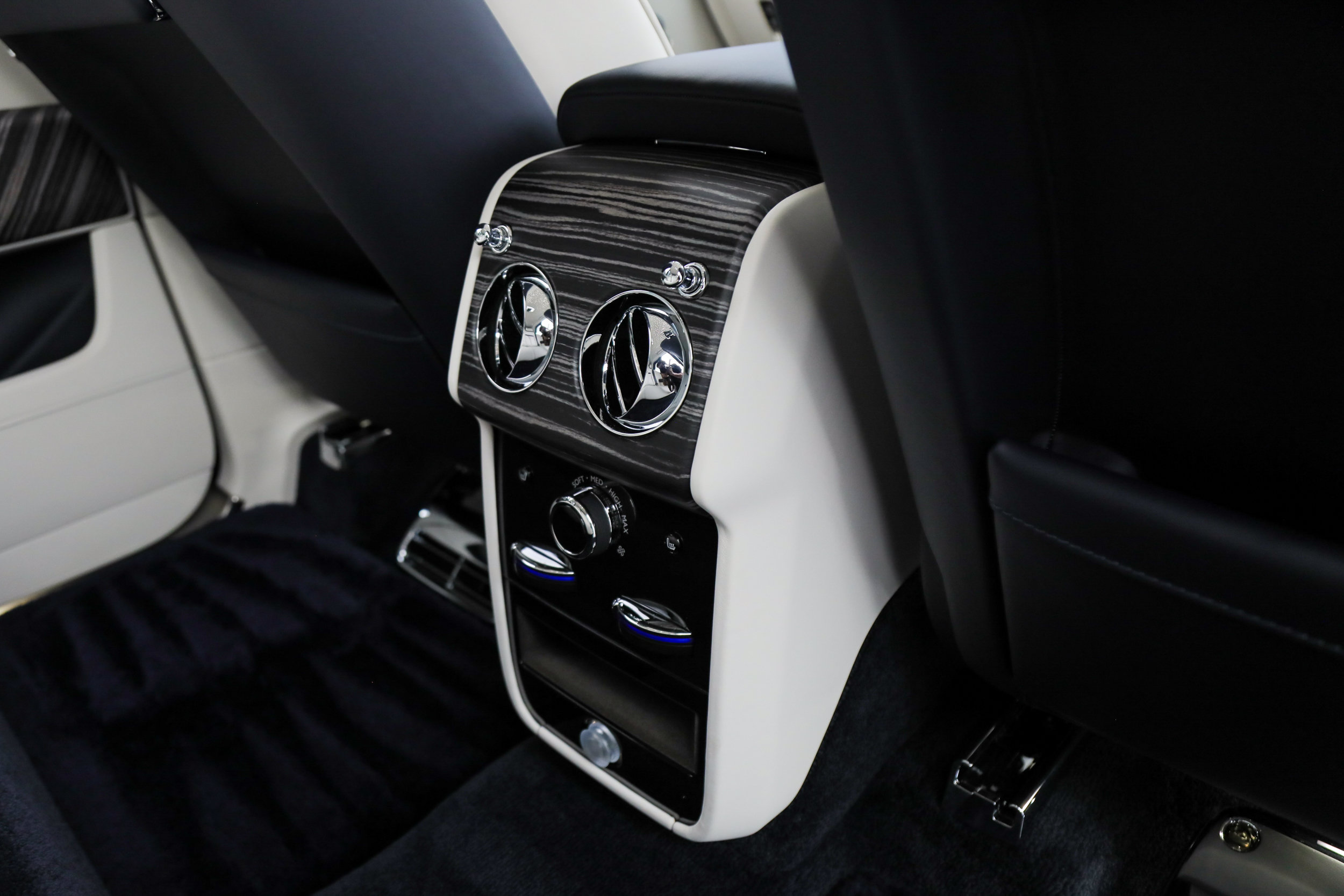 Used 2026 Rolls-Royce Cullinan AWD/4WD image 23