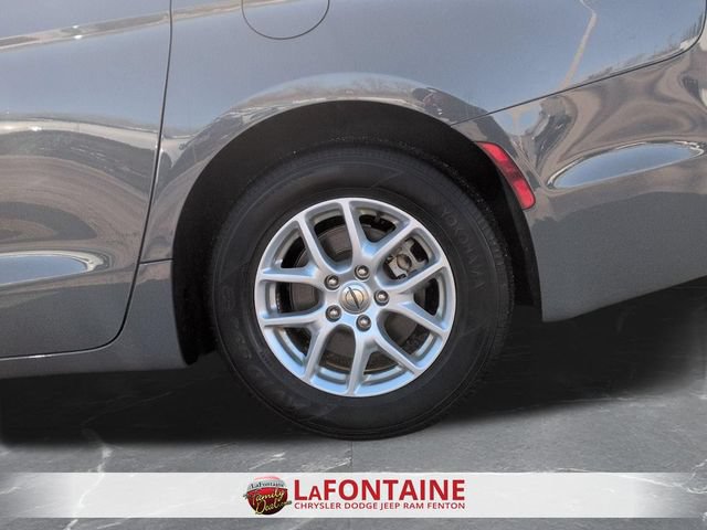 Used 2023 Chrysler Pacifica Touring-L FWD image 31