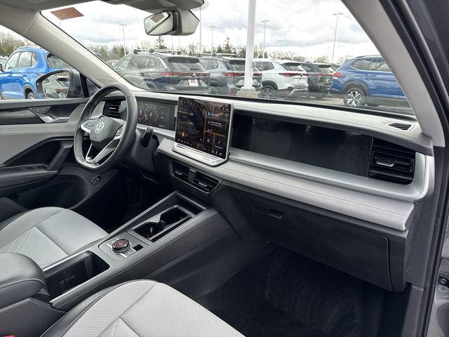 Certified 2025 Volkswagen Tiguan SE AWD/4WD image 28