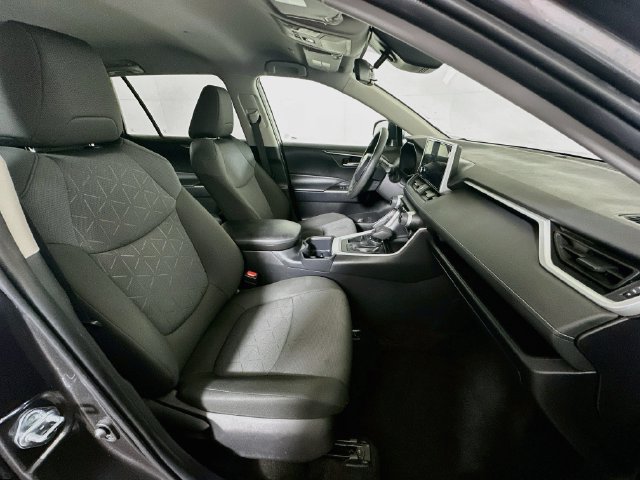 Used 2025 Toyota RAV4 XLE FWD image 26