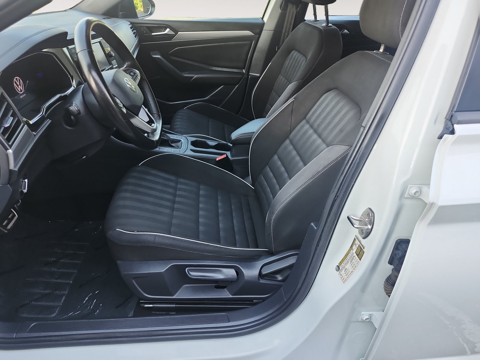 Used 2024 Volkswagen Jetta Sport FWD image 9