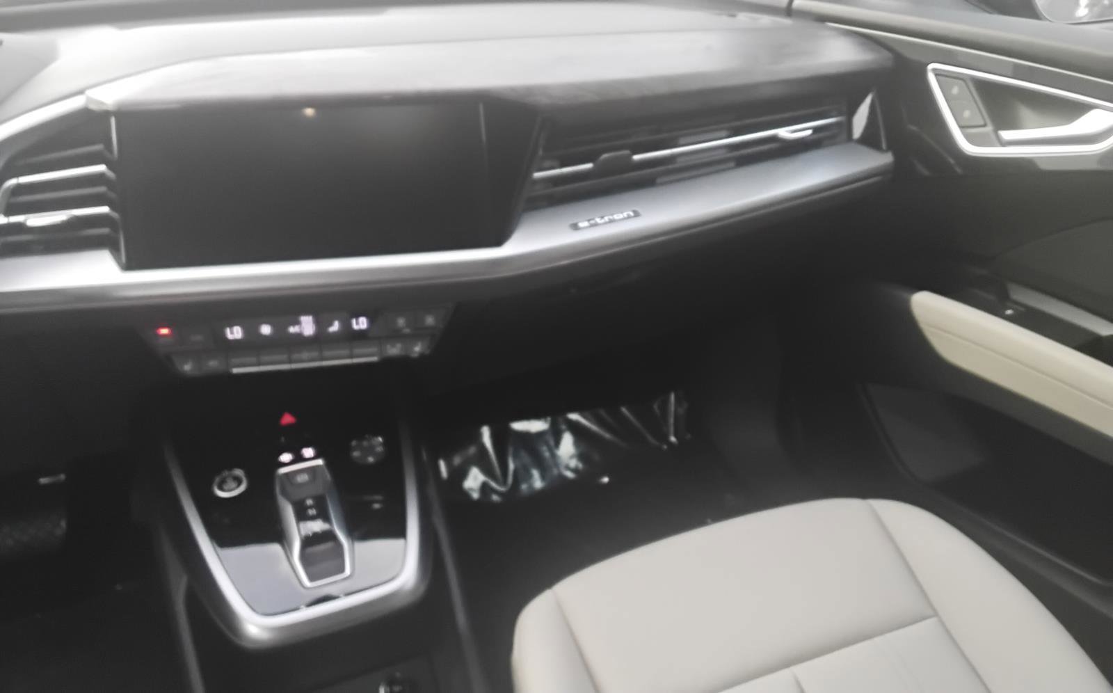 Used 2025 Audi Q4 e-tron Premium image 22