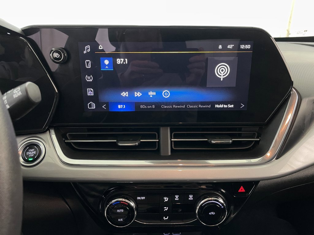 Certified 2024 Chevrolet Trax LT image 28