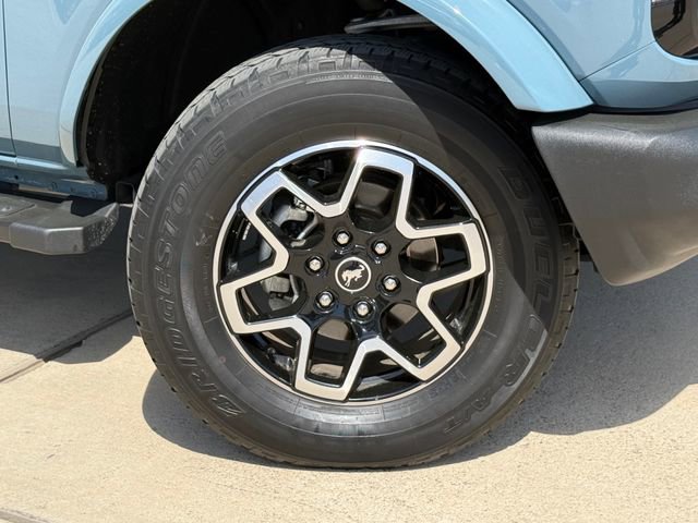 Used 2022 Ford Bronco Outer Banks image 2