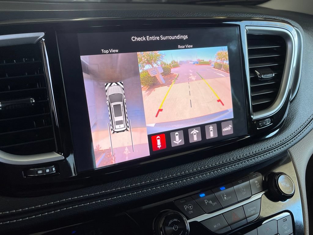 Used 2023 Chrysler Pacifica Touring-L FWD image 20