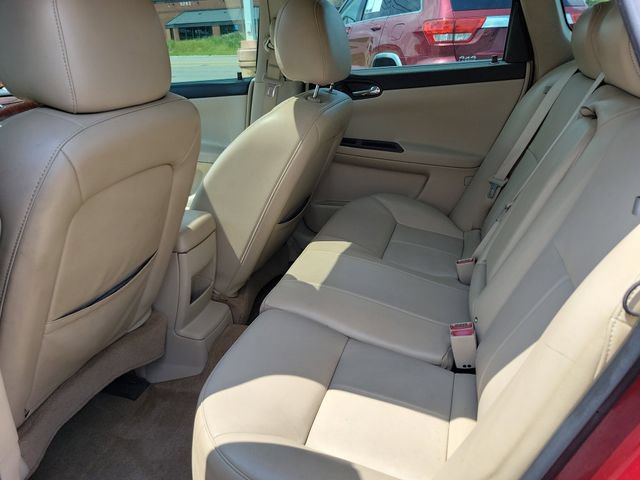 Used 2009 Chevrolet Impala LT w/ Luxury Edition Package FWD image 24
