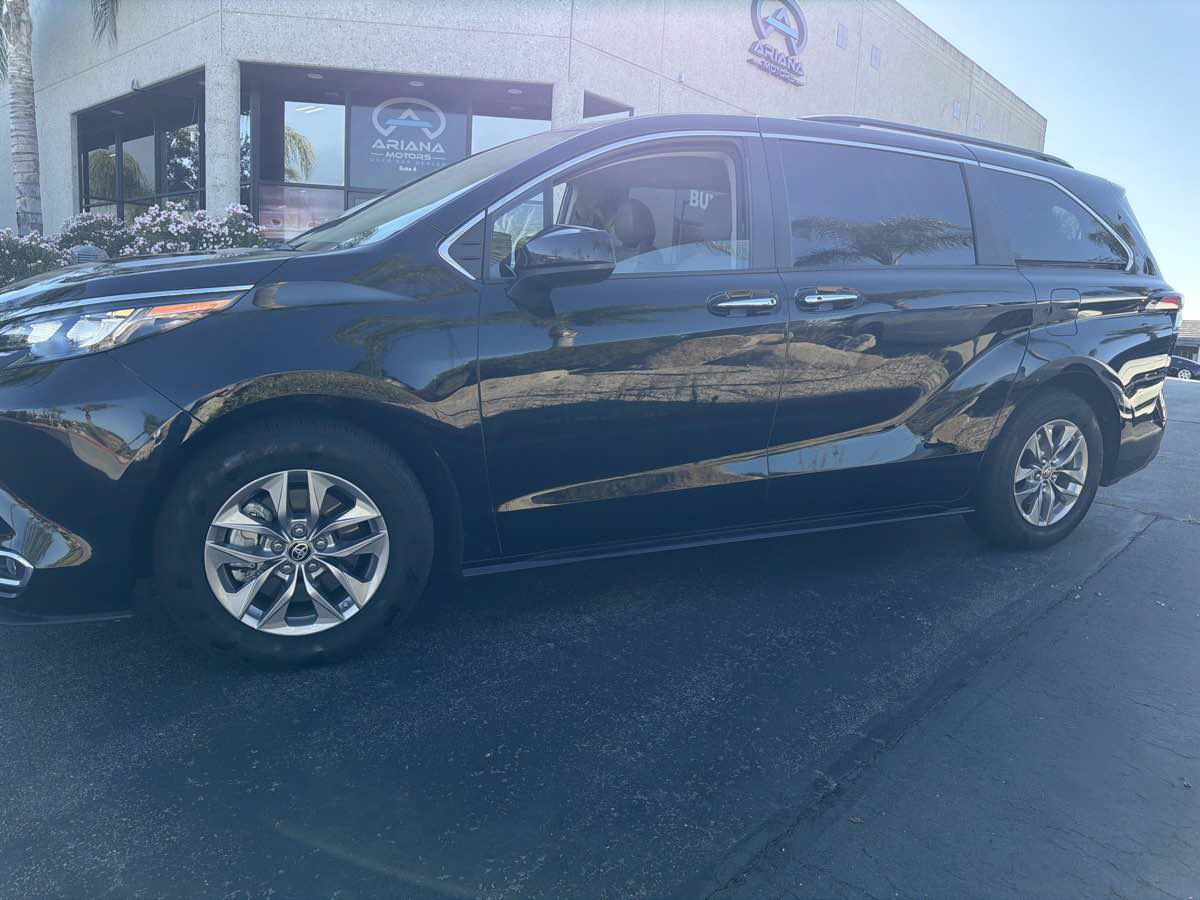 Used 2024 Toyota Sienna XLE FWD image 15