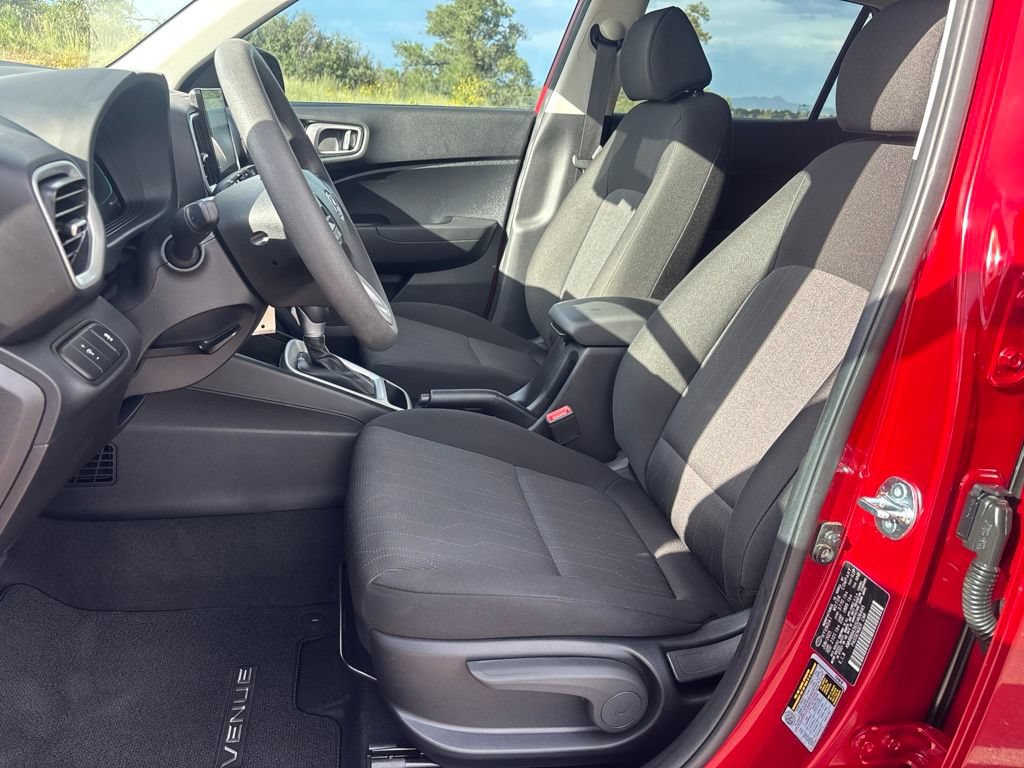 Used 2025 Hyundai Venue SE FWD image 11