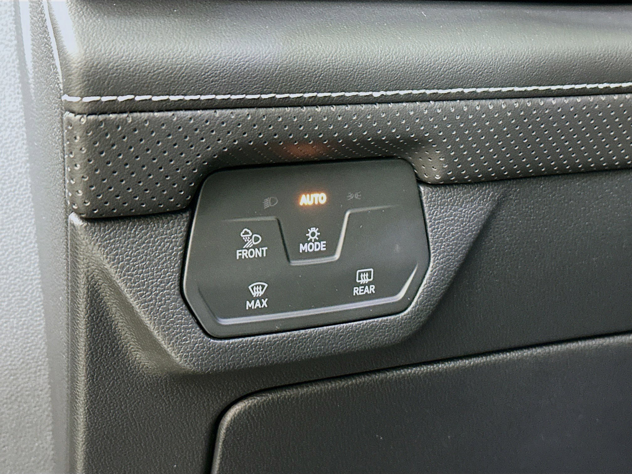 New 2026 Volkswagen Atlas SE image 10