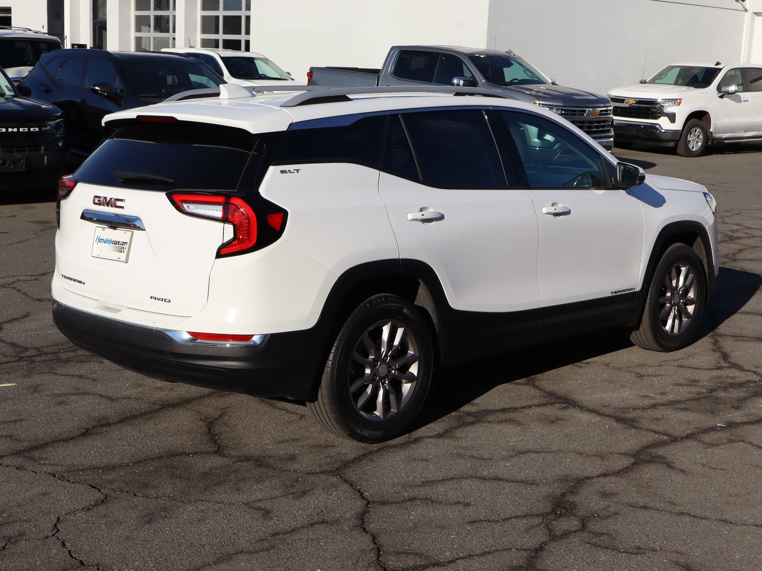 Certified 2024 GMC Terrain SLT image 10