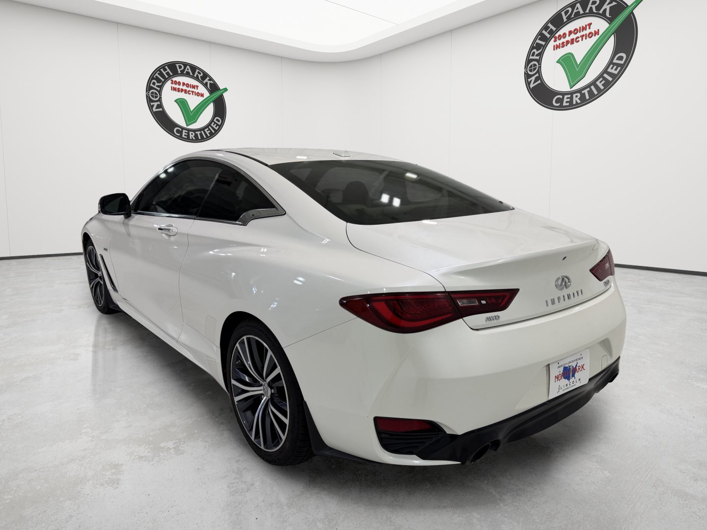 Used 2017 INFINITI Q60 2.0t AWD/4WD image 3