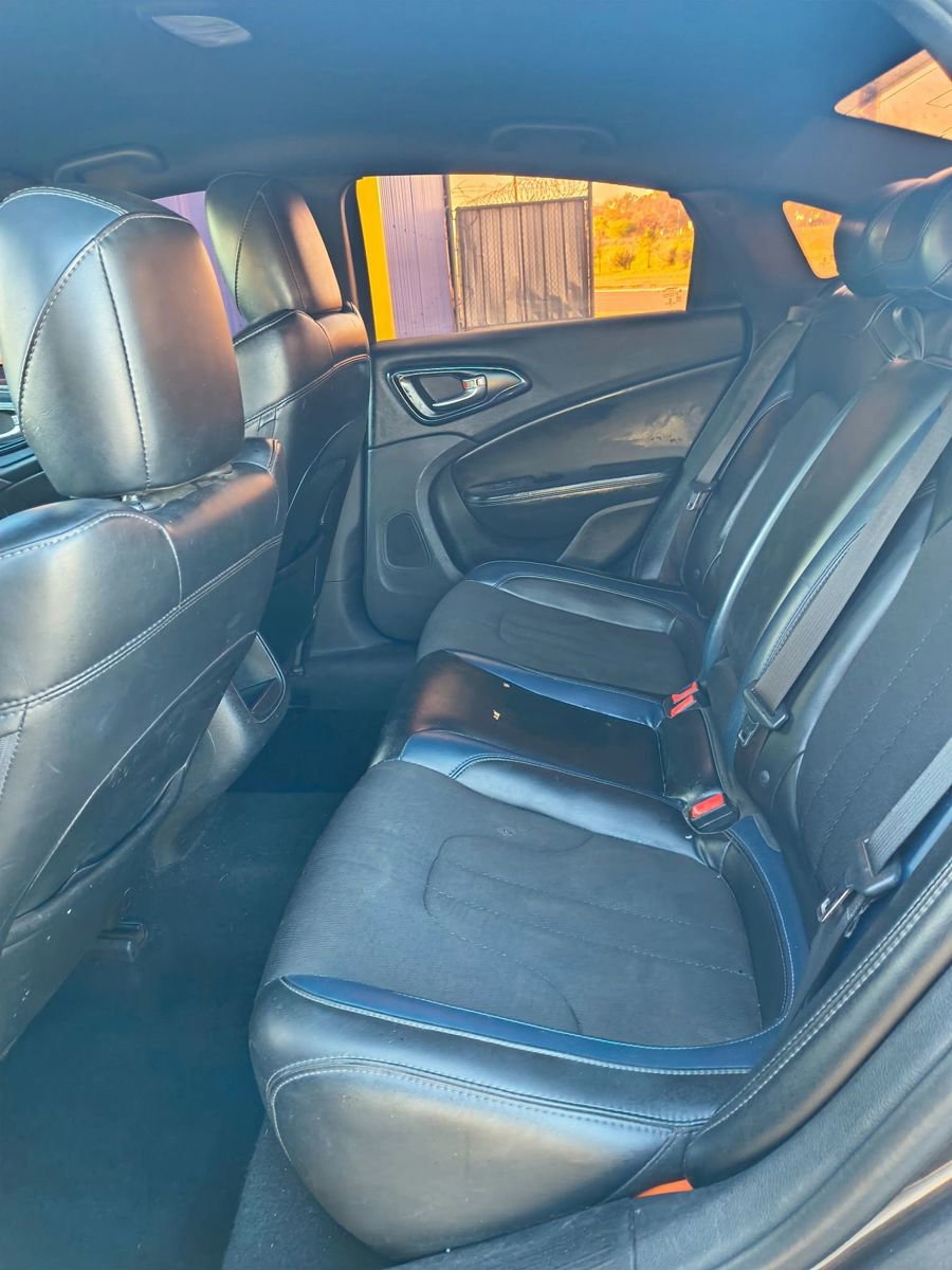 Used 2015 Chrysler 200 S image 3