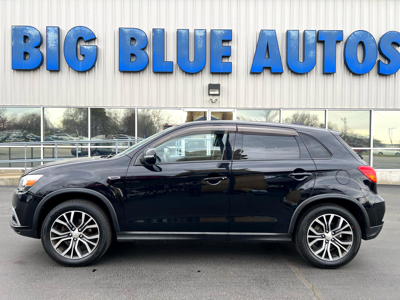 Used 2019 Mitsubishi Outlander Sport ES image 2