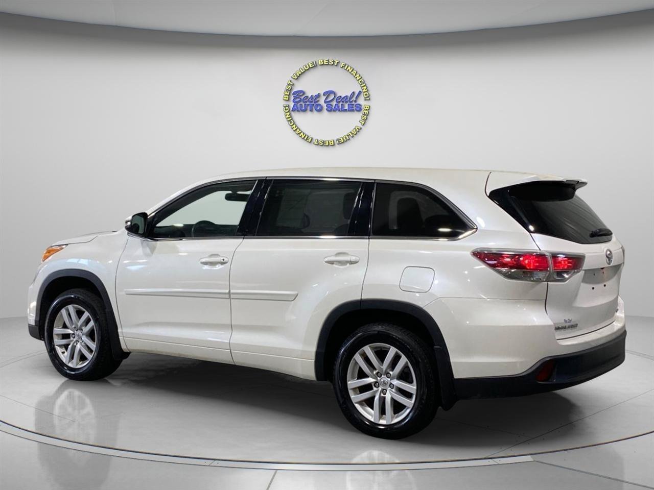 Used 2014 Toyota Highlander LE AWD/4WD image 3
