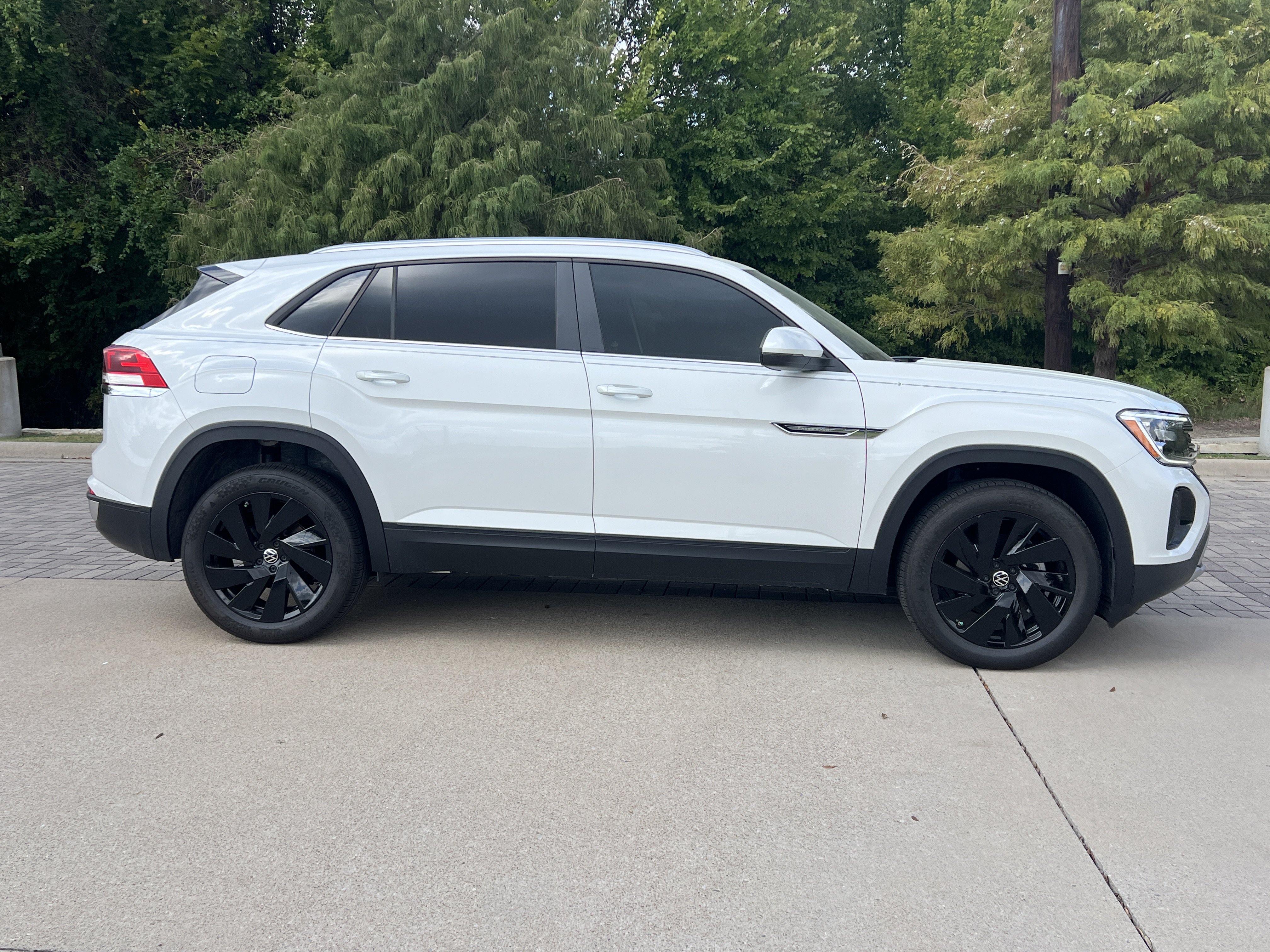 Certified 2026 Volkswagen Atlas Cross Sport SE FWD image 10