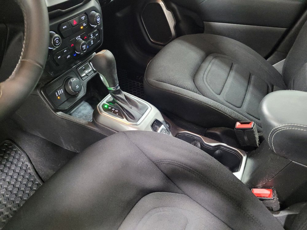 Used 2022 Jeep Renegade Latitude AWD/4WD image 26