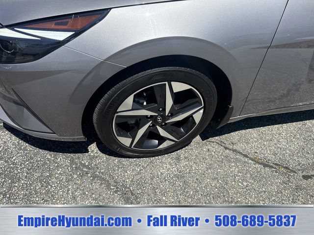 Used 2023 Hyundai Elantra SEL w/ Convenience Package FWD image 10