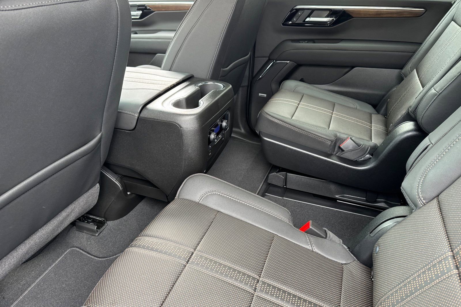 New 2026 Chevrolet Suburban High Country w/ Sun And Tow Package image 13