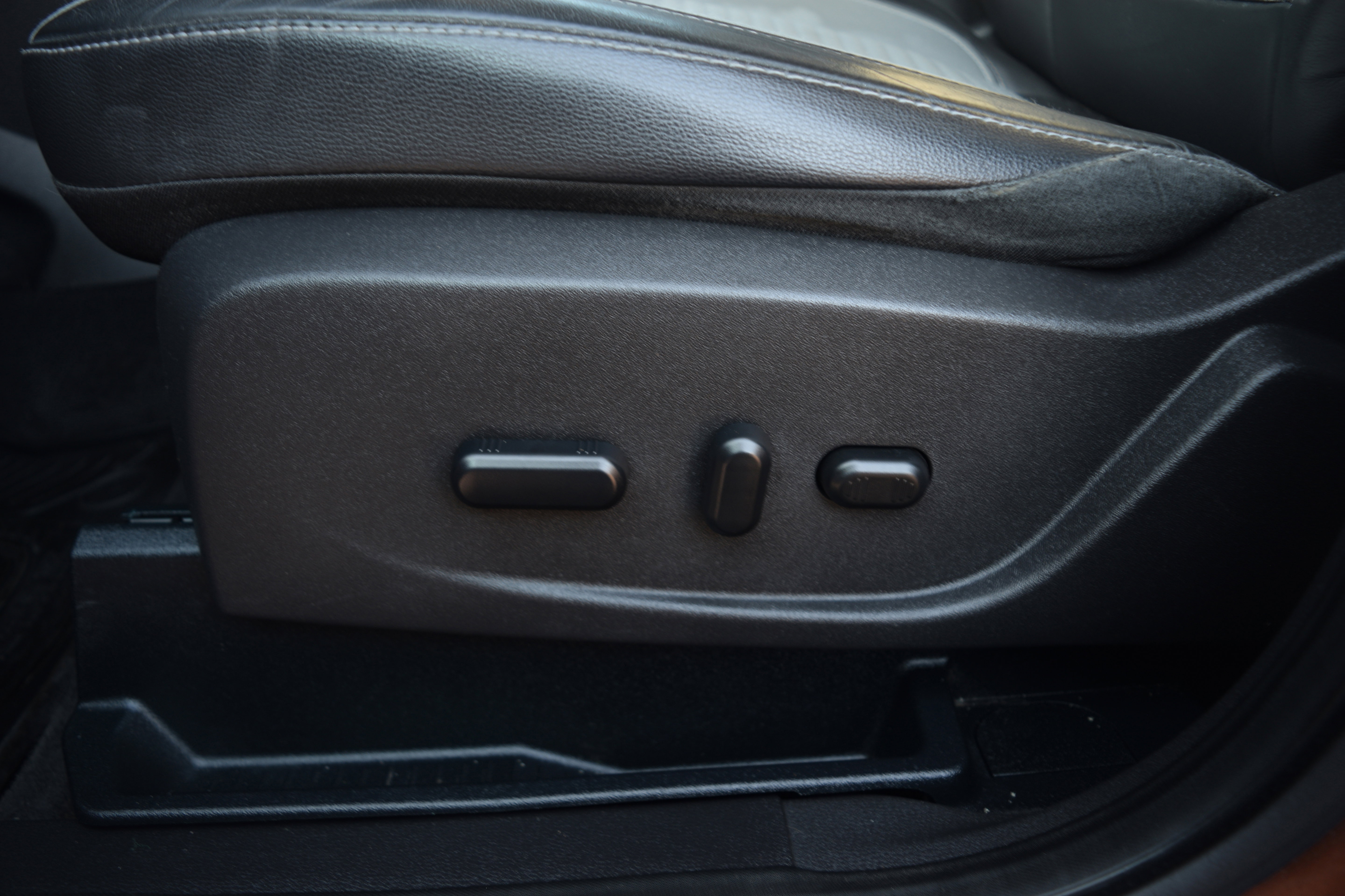 Used 2017 Ford Escape Titanium image 19