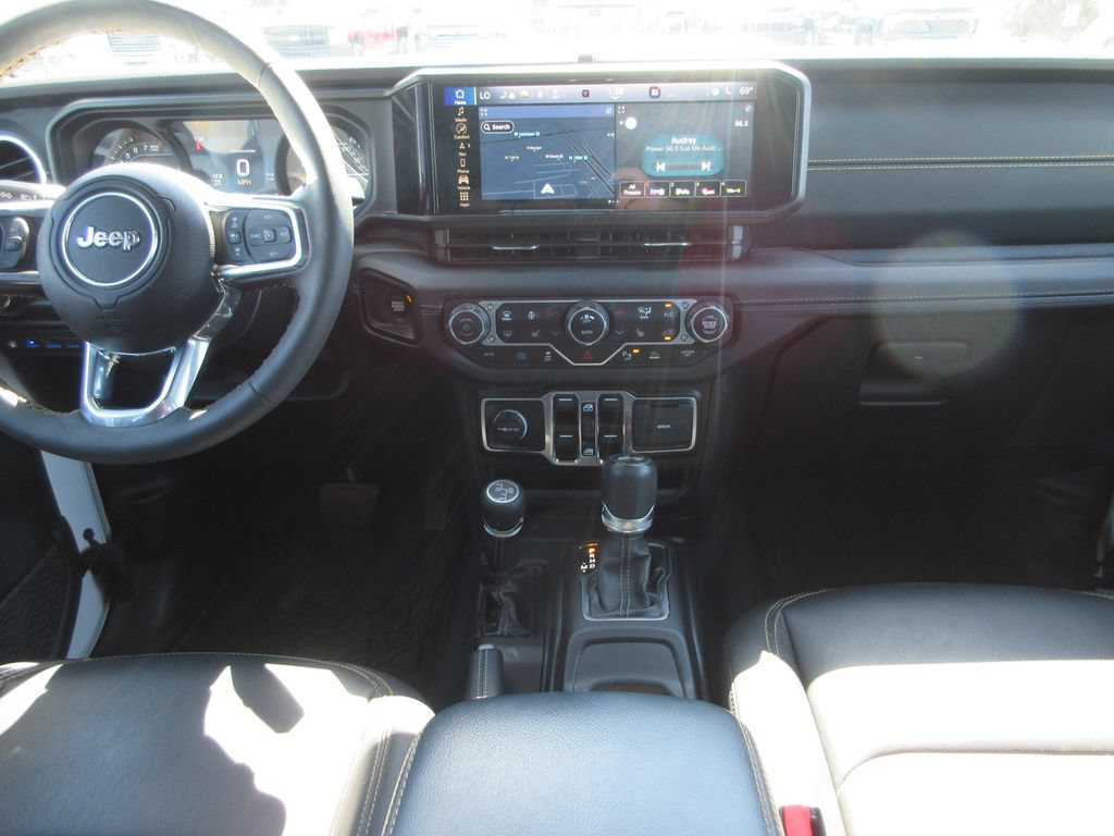 Used 2024 Jeep Wrangler Unlimited Sahara w/ Technology Group AWD/4WD image 17