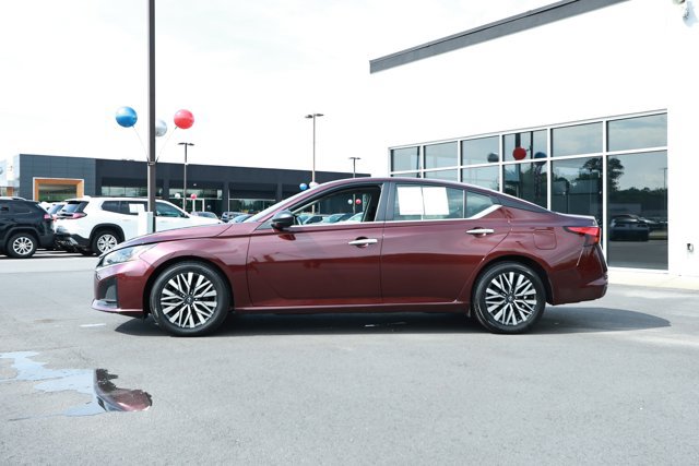 Used 2024 Nissan Altima 2.5 SV FWD image 9