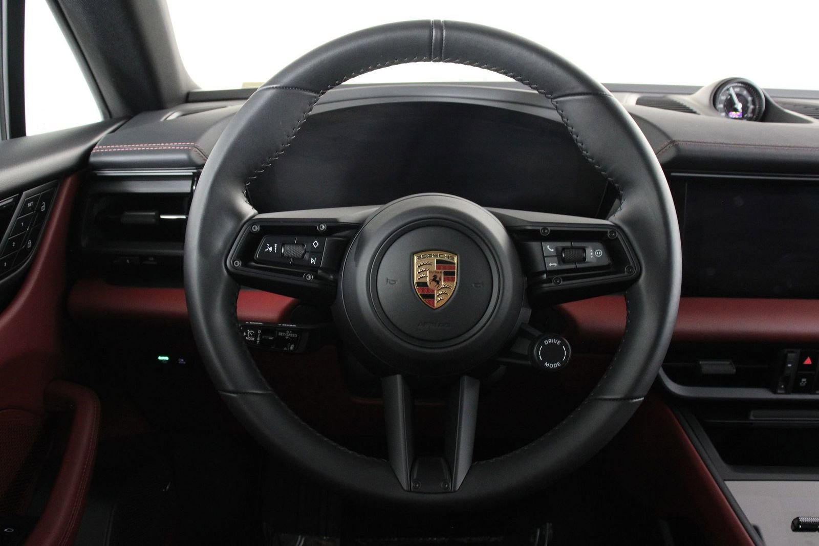 Certified 2025 Porsche Macan 4 Electric image 12