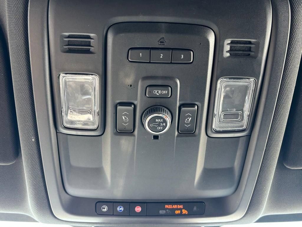 Used 2024 Chevrolet Suburban Z71 w/ Luxury Package AWD/4WD image 21