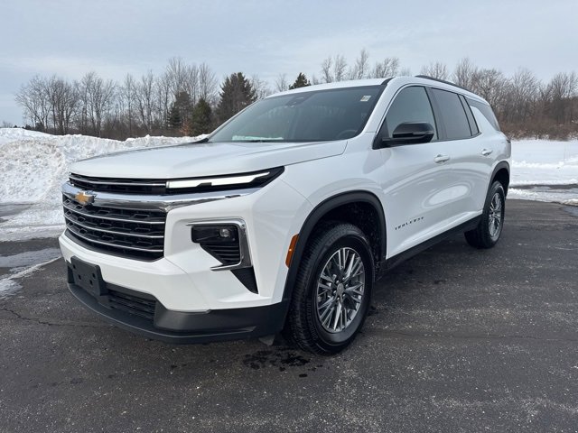 Used 2025 Chevrolet Traverse LT image 7