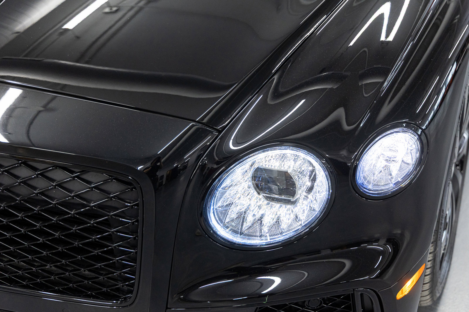 New 2025 Bentley Flying Spur Plug-In Hybrid image 13