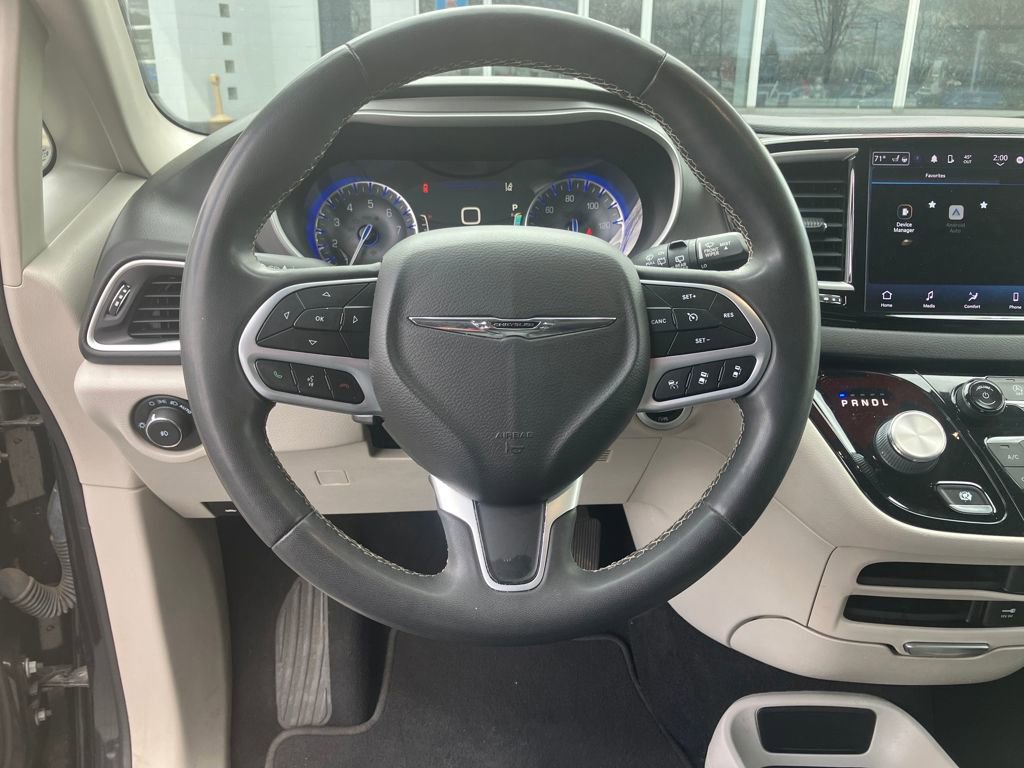 Used 2022 Chrysler Pacifica Touring-L FWD image 15