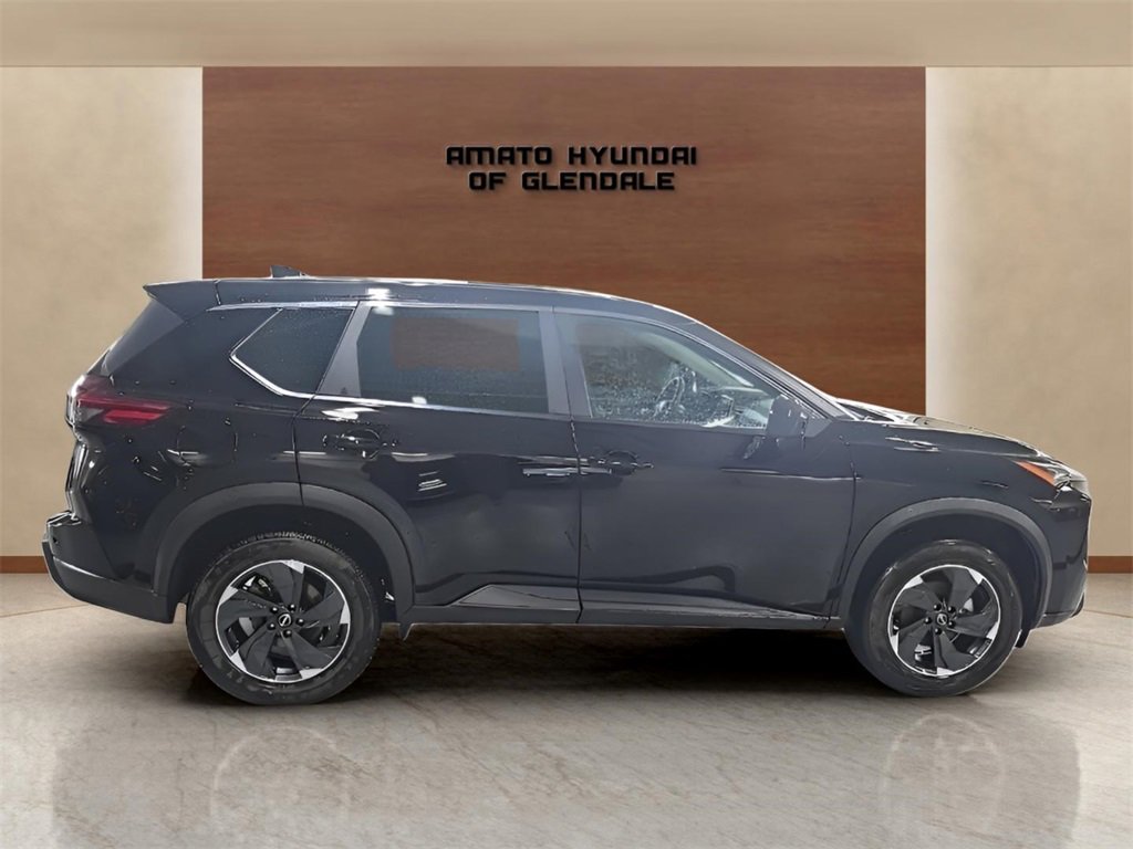 Used 2024 Nissan Rogue SV image 8