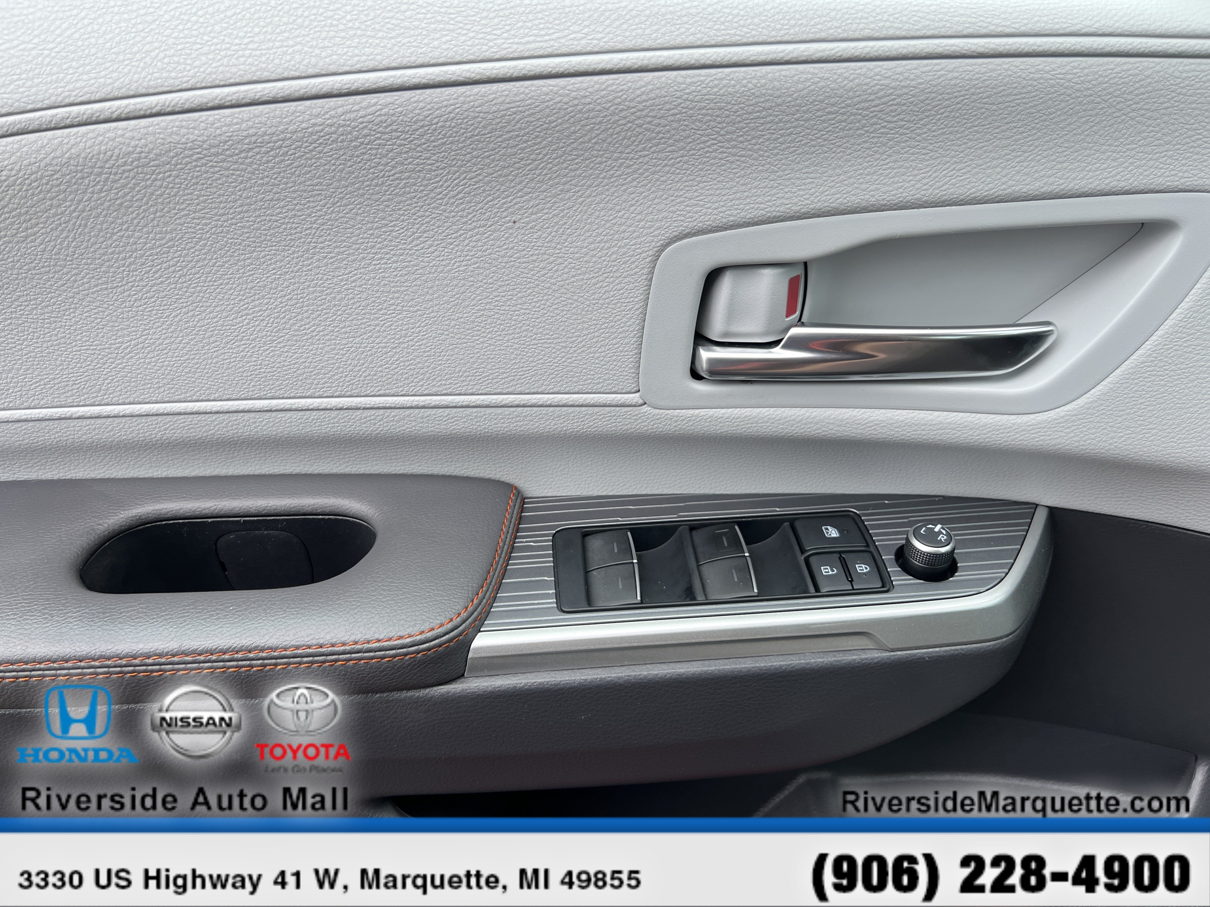 Used 2021 Toyota Sienna XSE AWD/4WD image 25