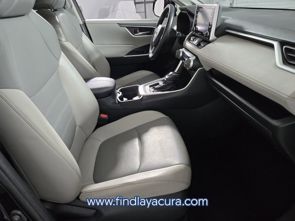 Used 2019 Toyota RAV4 XLE Premium w/ Carpet Mat Package image 18