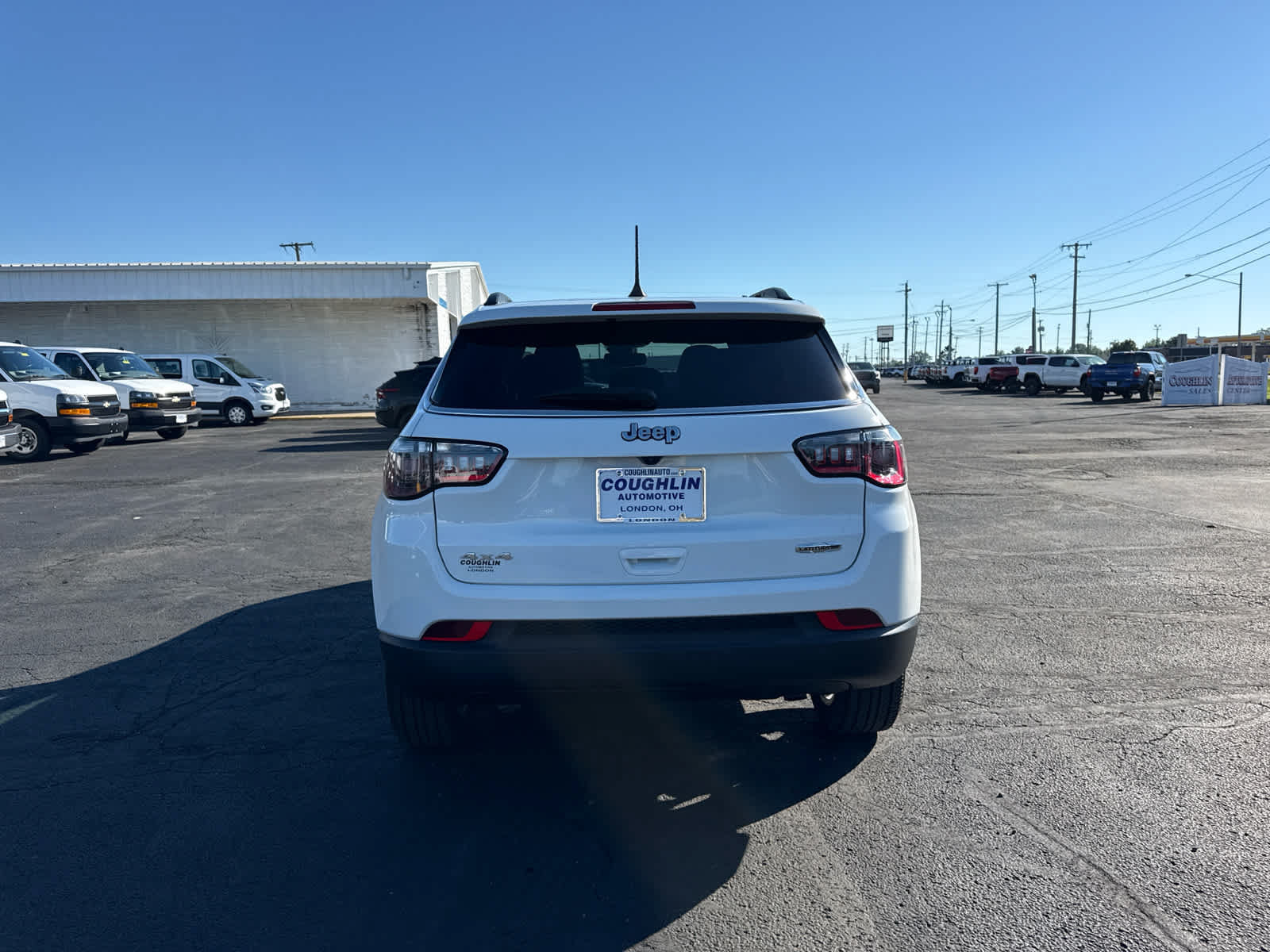 Used 2024 Jeep Compass Latitude w/ Sun and Sound Group AWD/4WD image 4