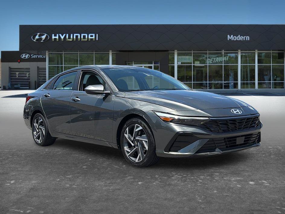 Certified 2025 Hyundai Elantra SEL FWD image 3